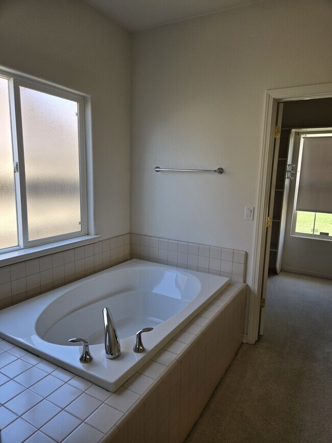Building Photo - 561 Bluejay Ave