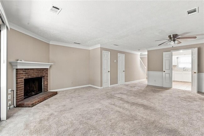 Building Photo - 136 Sterling Ct