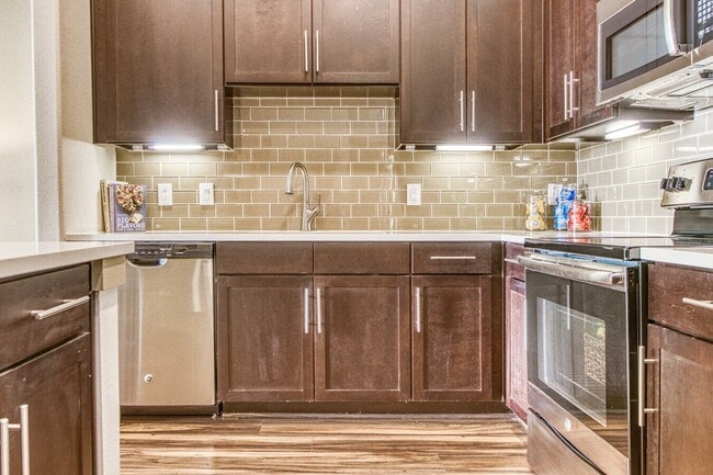 Building Photo - Modern Living in Houston’s Heart