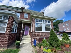 Building Photo - Charming 3 Bedroom/1.5 Bathroom Townhome i...