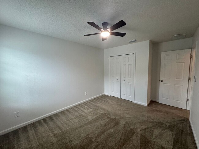 Building Photo - Fall into Savings – New Rental Rate $2,100!