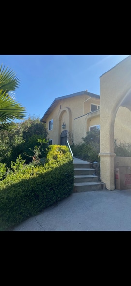 Front of house - 9640 Royalton Dr