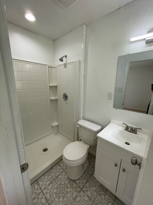 Building Photo - 1338 McCall St