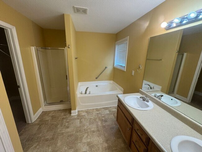Building Photo - 429 Jasmine Cir