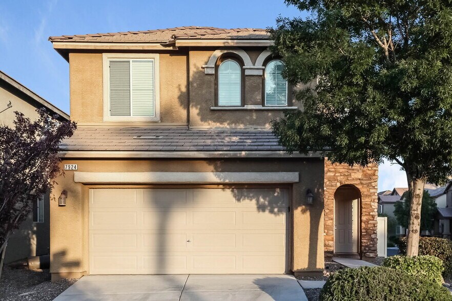 Primary Photo - 7924 N Kelburn Hill St