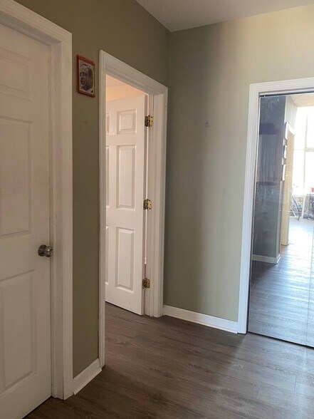 Building Photo - 300 Adams St