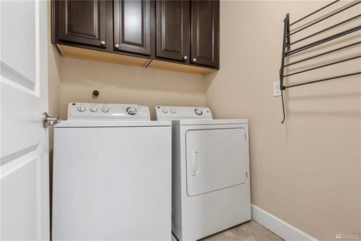 Building Photo - BACK ON MARKET! Spacious Spirit Ridge Home...