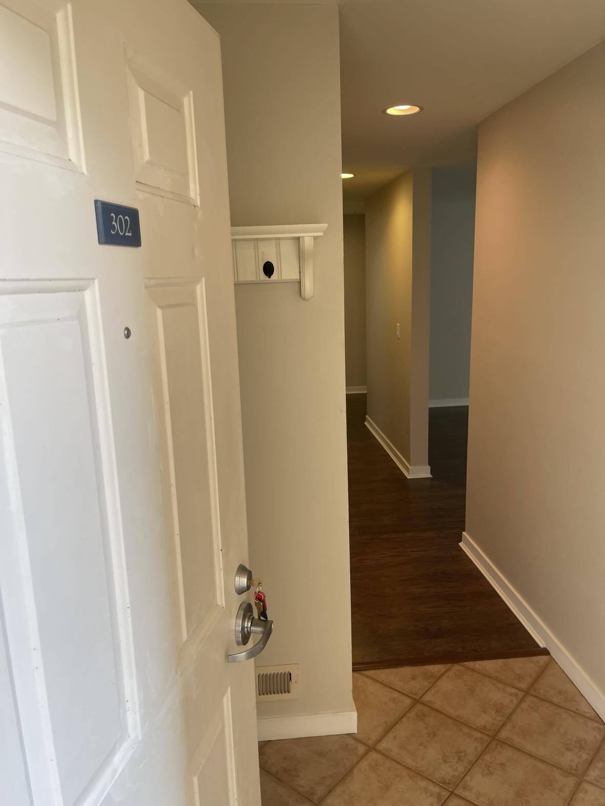 Building Photo - 622 6th Ave W