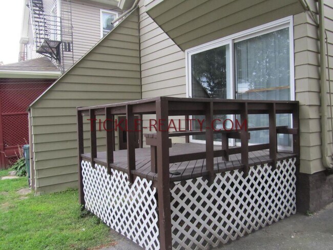 Building Photo - 300 Meigs St