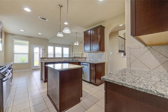 Building Photo - 6907 Stevenson Dr