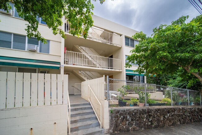 Building Photo - Upgraded Fully Furnished Condo w/ Assigned...