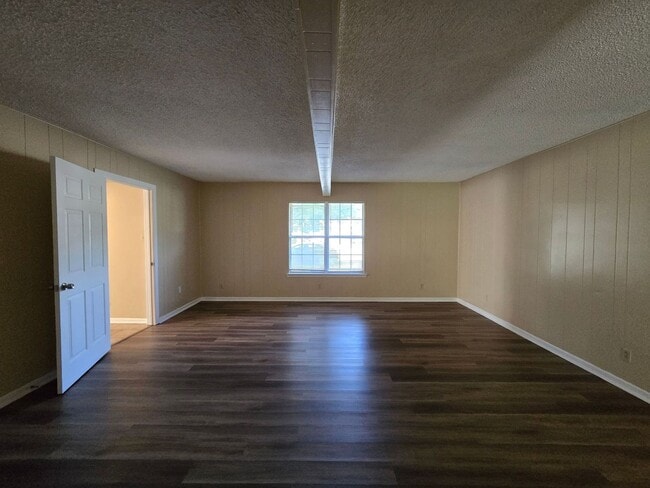 Building Photo - 3309 Lake Charles Ave