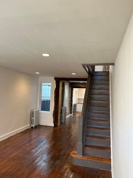 Primary Photo - 3077 Collins St