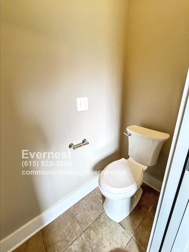 Building Photo - 5-Bedroom, 3-Bathroom Home with Modern Ame...