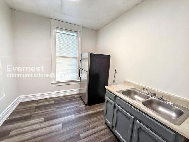 Building Photo - 921 53rd St N