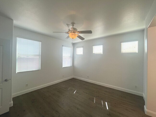 Building Photo - Stylish single-story living with 3 bedrooms, 2 baths, plus a versatile den — 1,489 sq ft of comfo...