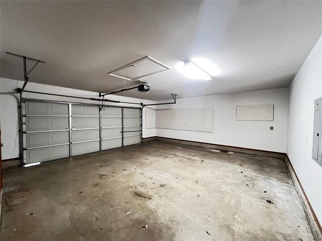 Building Photo - 113 S Mustang Rd