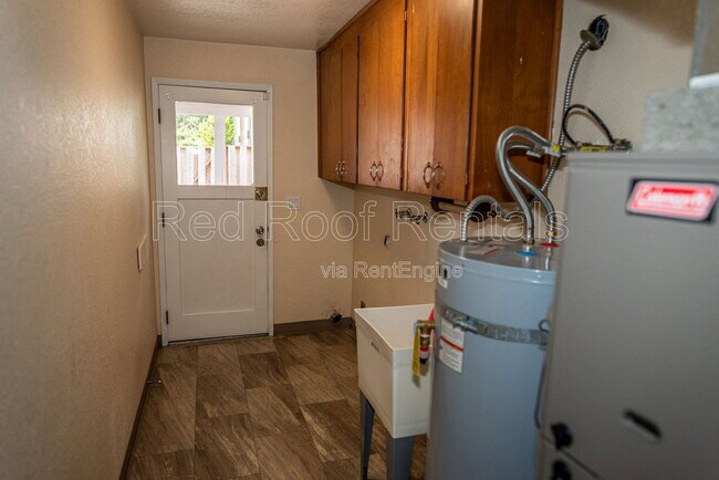 Building Photo - 9620 Maple Ave SW