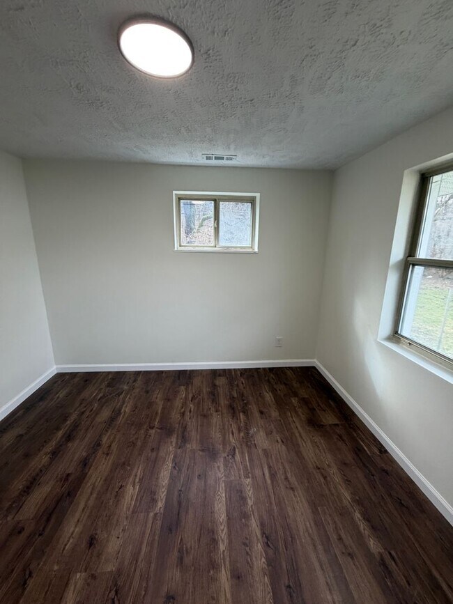 Building Photo - Charming 3/2 in Columbus