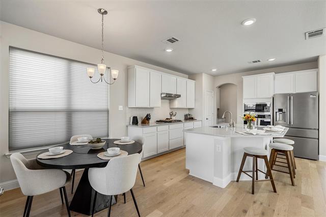 Building Photo - 1220 W Yarrow Ave