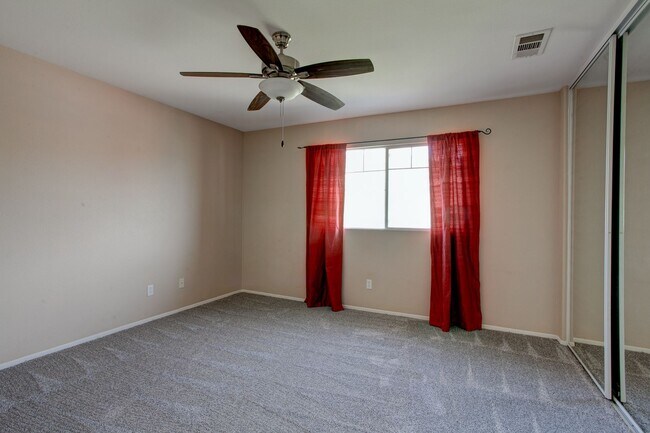 Building Photo - Beautiful 5 Bedroom Home (1 Downstairs) with VIEWS