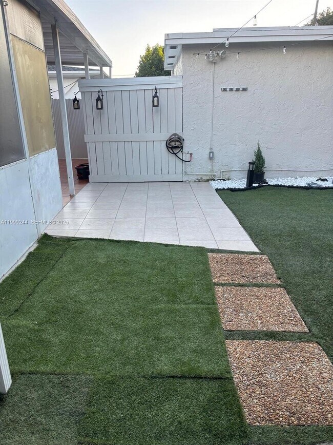 Building Photo - 434 Tamiami Blvd