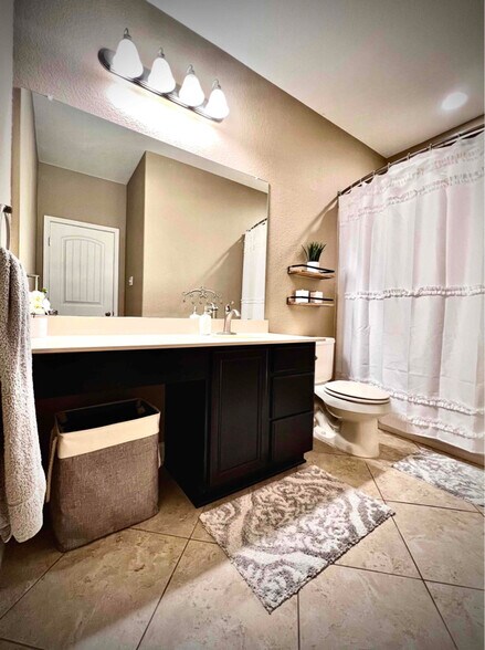 Building Photo - 1910 Ashberry Trail