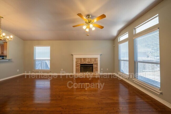 Building Photo - 1435 Bluff Forest