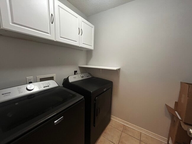 Building Photo - 4769 Coronado Cir