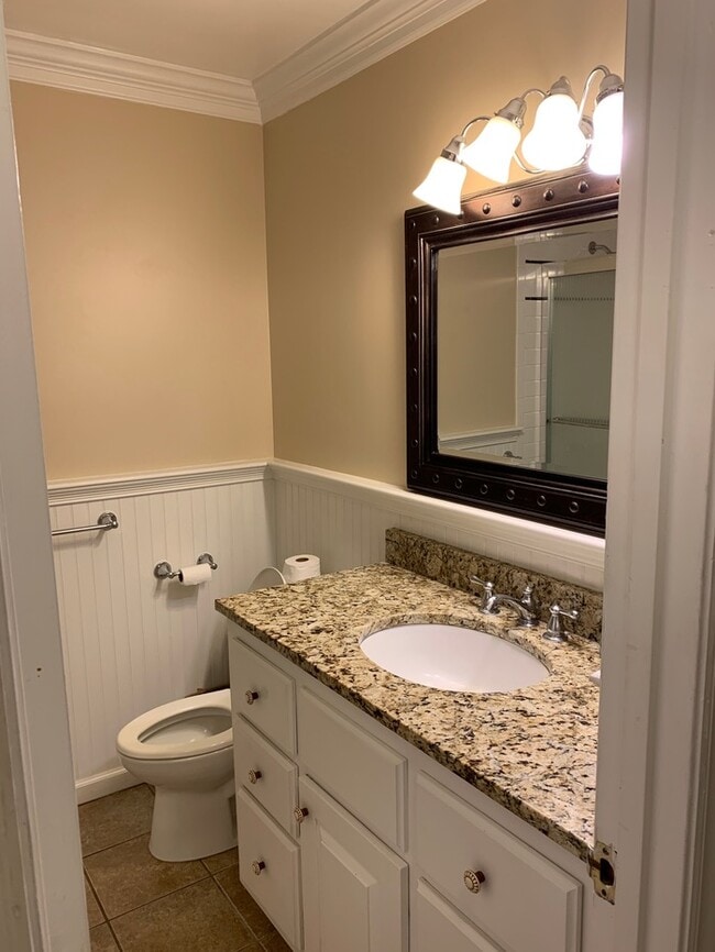 Building Photo - Spacious Ranch House in North Raleigh