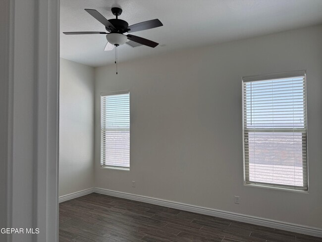 Building Photo - 229 Farnborough St