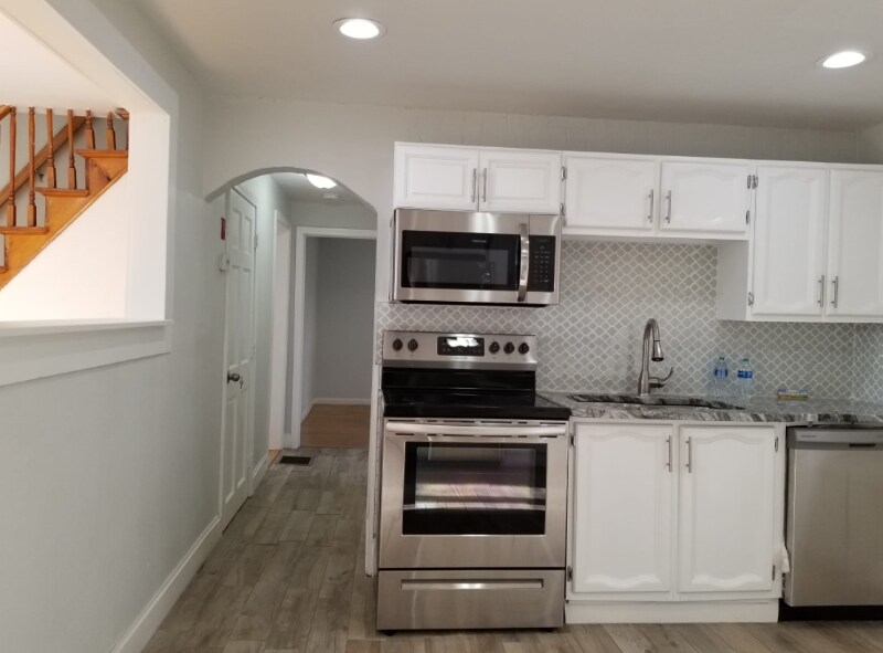 Building Photo - 81 Maranda St