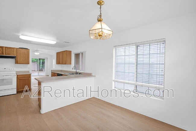 Building Photo - 882 E Monterey St