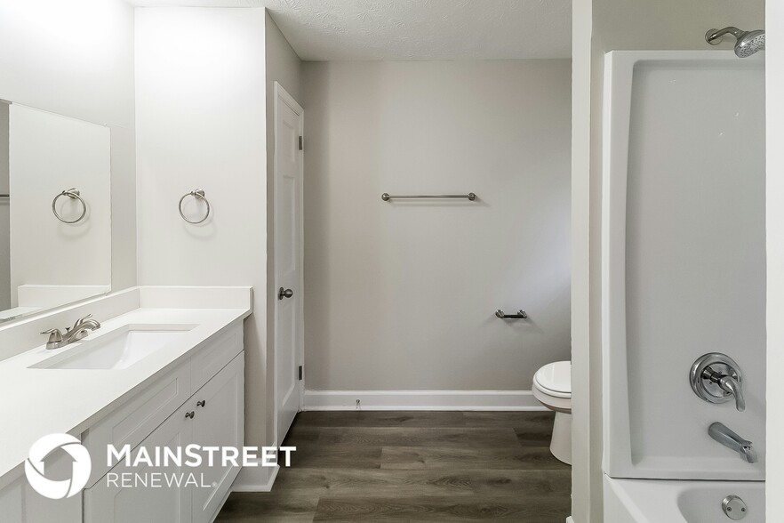 Building Photo - 4481 Buckingham Cir