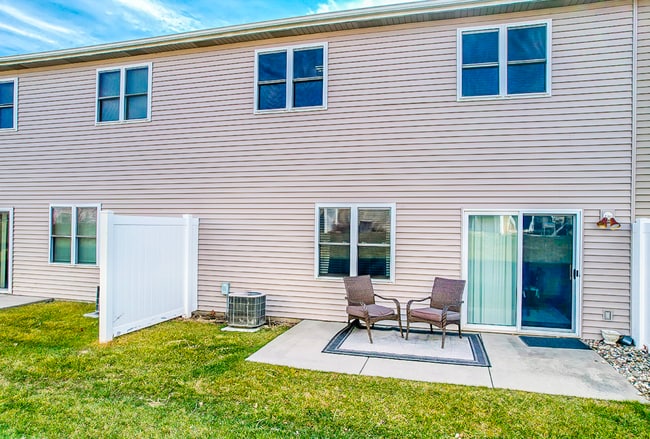 Building Photo - 3530 McLaughlin Dr