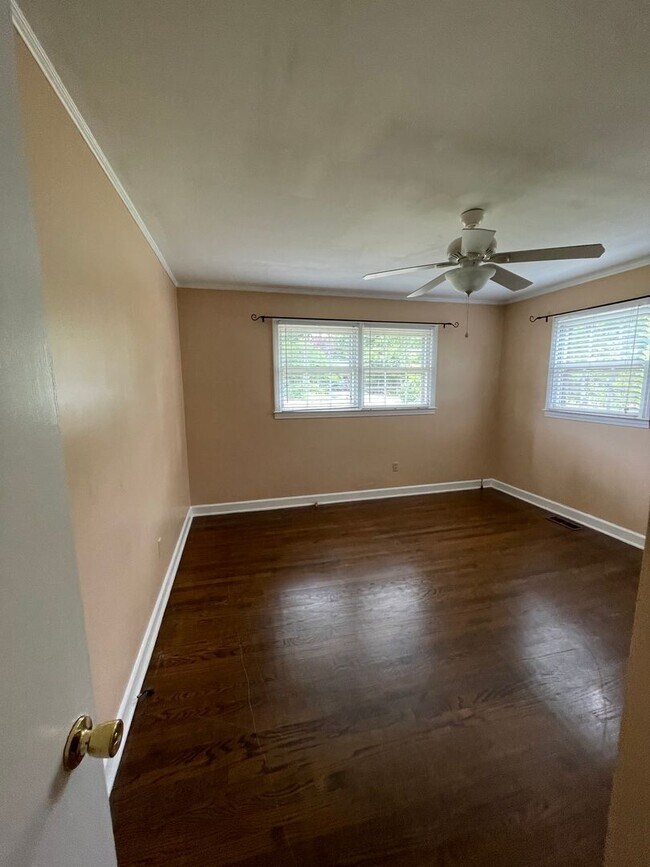 Building Photo - 5 Ramblewood Ln