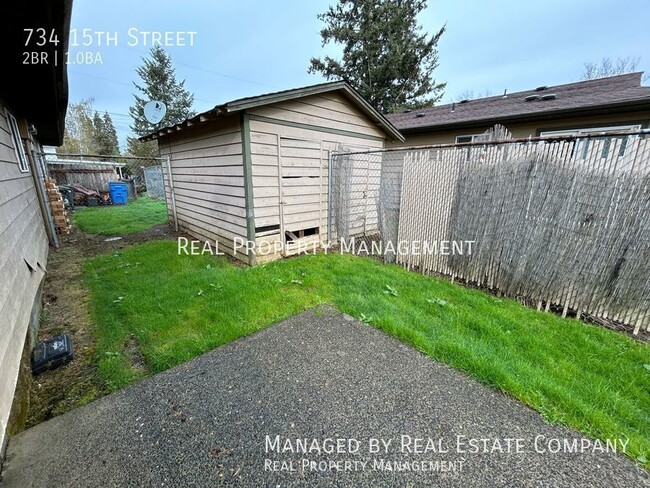 Building Photo - Ranch Style Washougal Duplex with Backyard