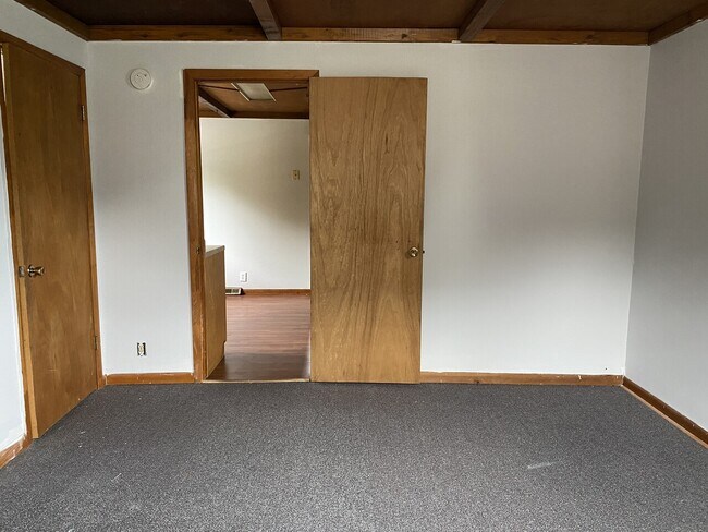 Building Photo - 333 Gardinier St