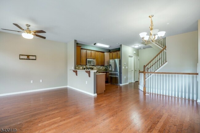 Building Photo - 512 Waterview Ct