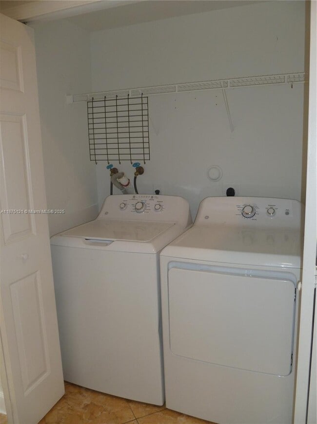 Building Photo - 4252 SW 156th Ave