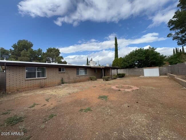 Building Photo - 3733 Sparrow Dr