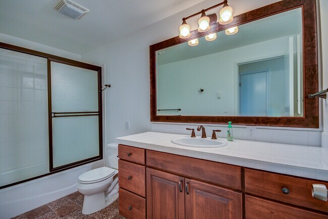 Building Photo - 4 Bedroom House in Coupeville
