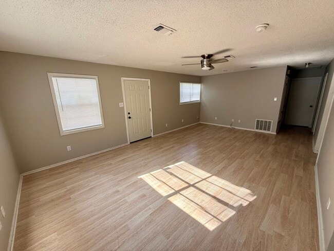 Building Photo - 3200 Meador Rd