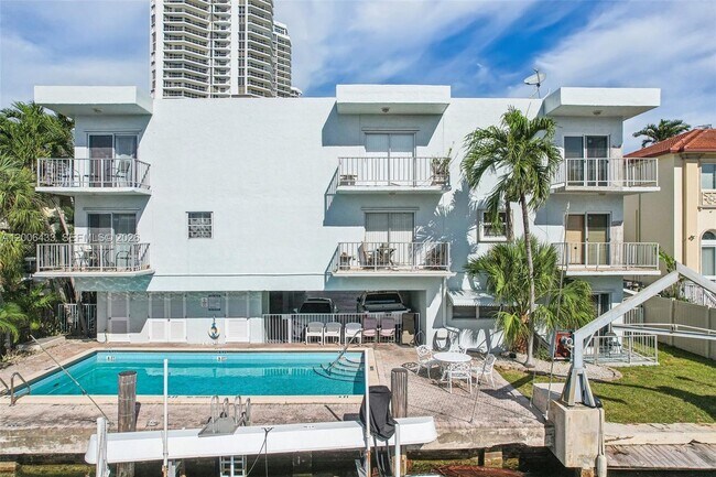 Building Photo - 3862 NE 171 St