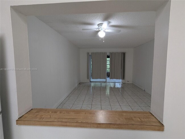 Building Photo - 609 S State Rd 7