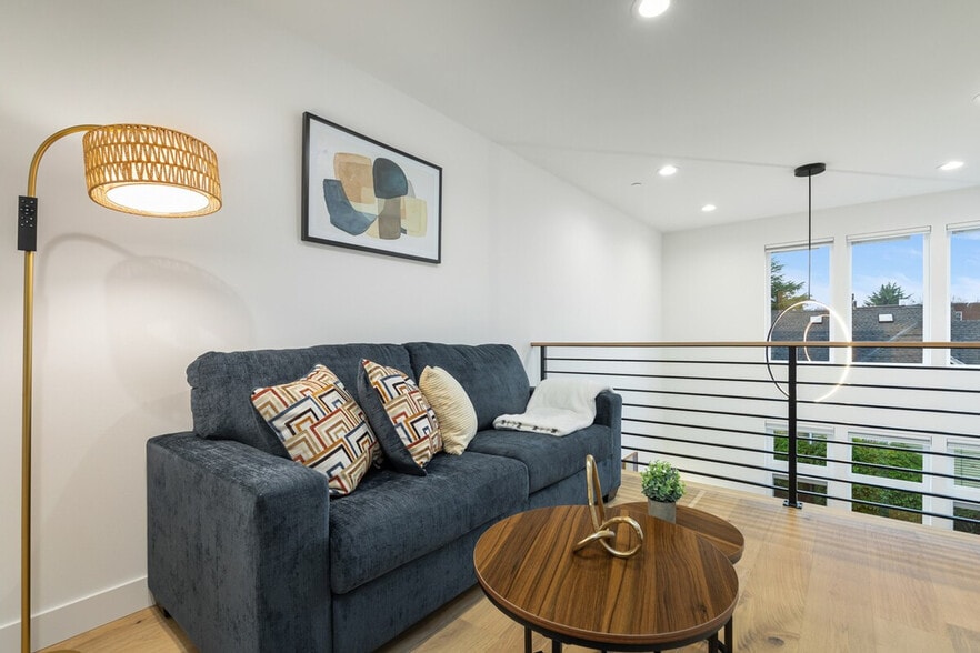 Building Photo - 129 11th Ave E