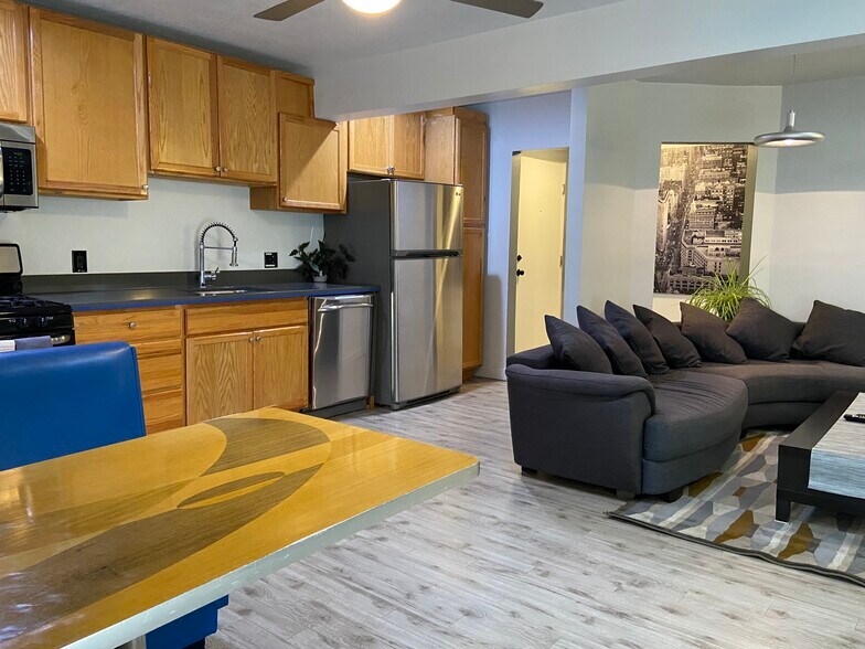 Primary Photo - 1043 Sanborn Ave