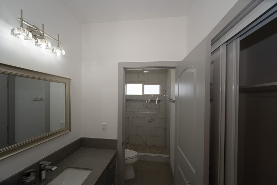 Building Photo - 733 Hoopai St