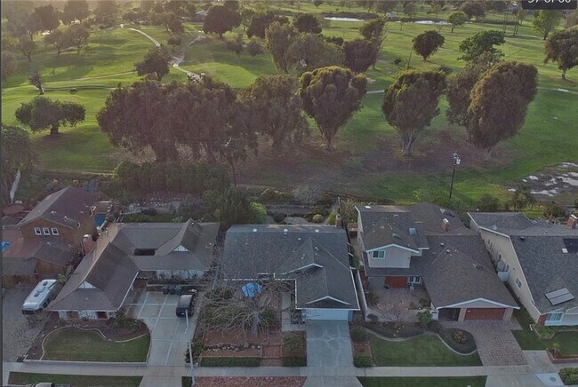 Building Photo - 16711 Greenview Ln