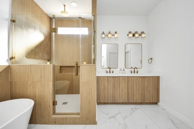 Building Photo - 1216 D E 34th St